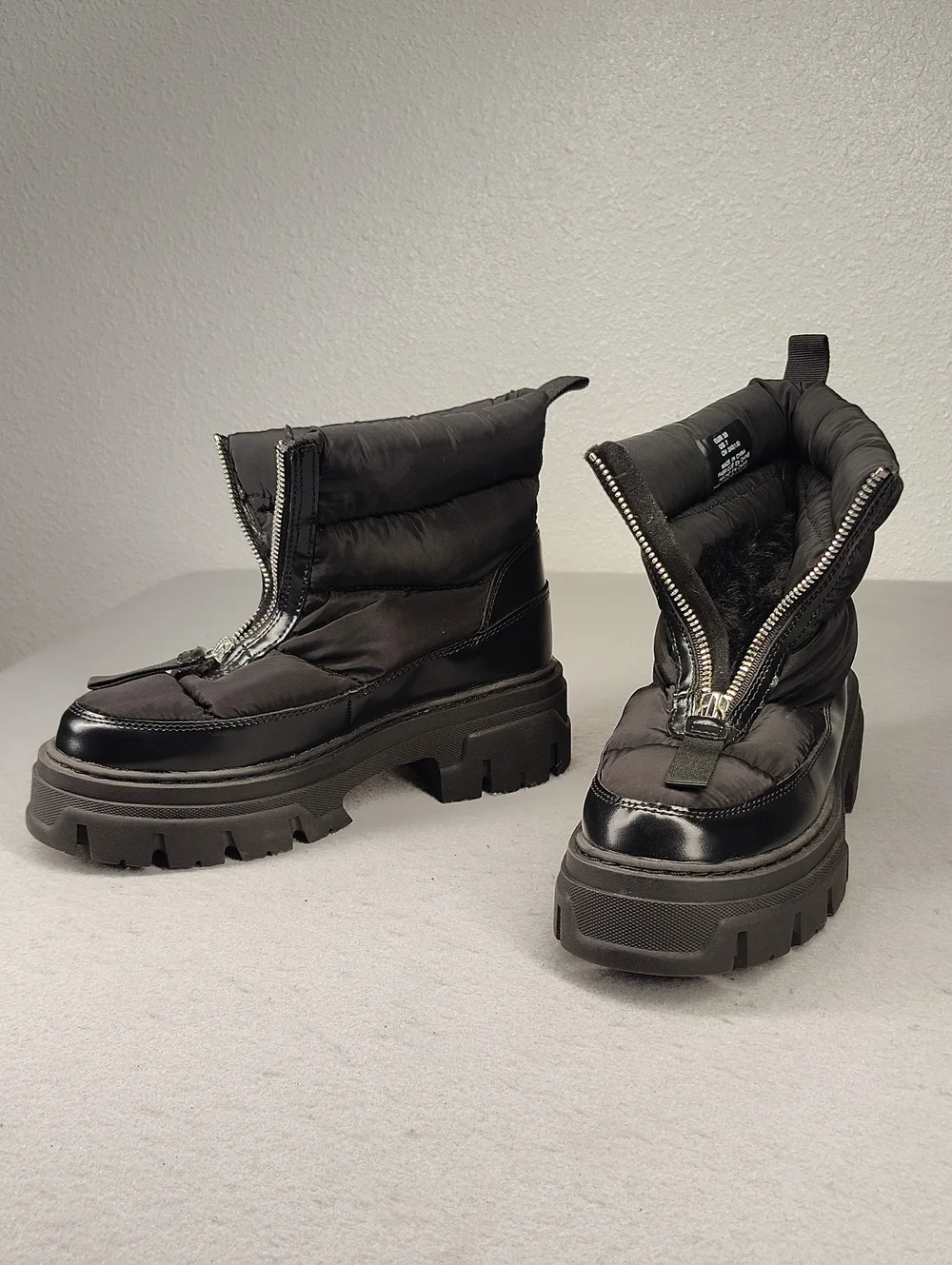 H&M women's black warm-lined padded boots W/front Zipper Size 7